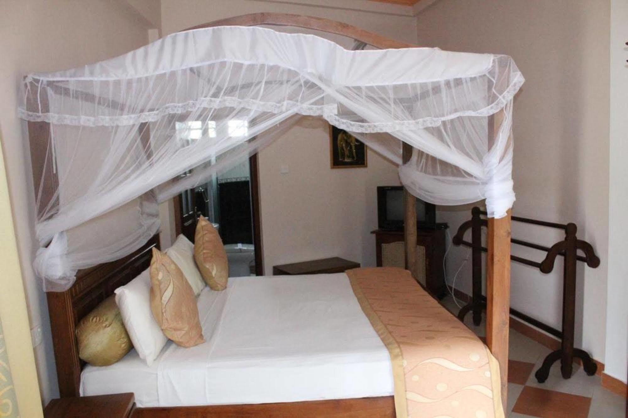 Hotel Bentota Village Экстерьер фото