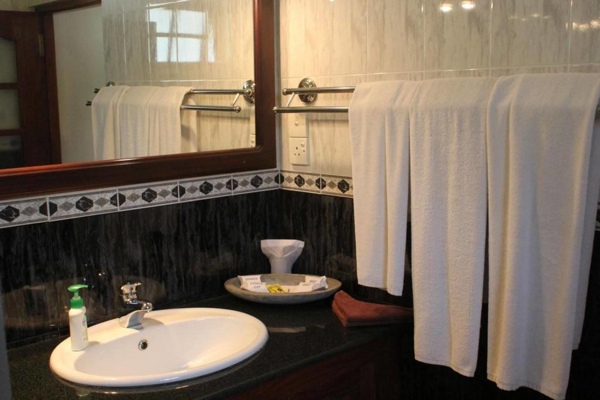 Hotel Bentota Village Экстерьер фото